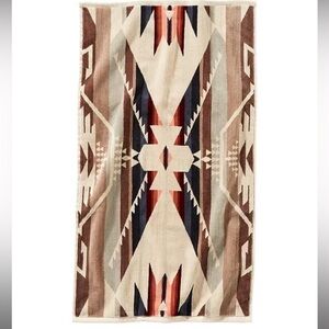New! Pendleton Oversized Jacquard White Sands Southwestern Bath Towel